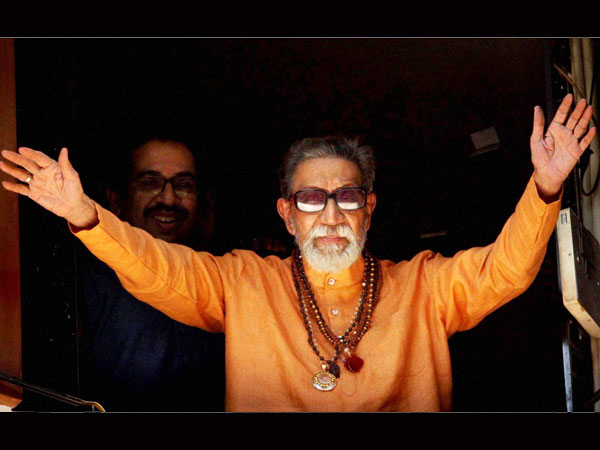 બાળકોના નામમાં ઠાકરે અટક લખાવી