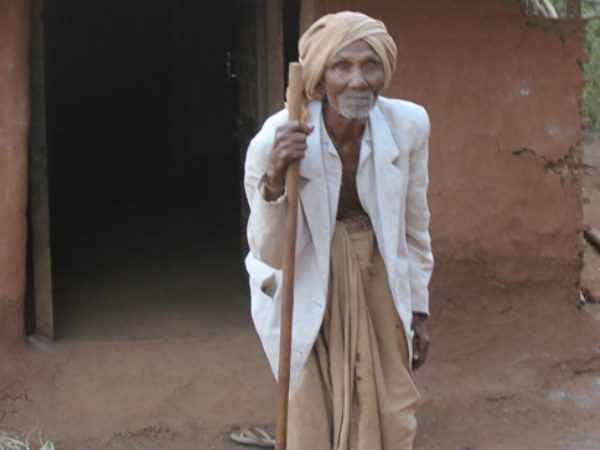 લાકડીના ટેકે ચાલતા કાથુડીયાદાદા
