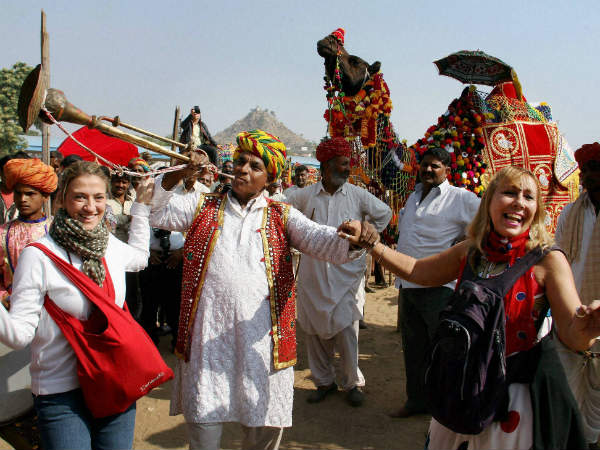 પુષ્કર મેળામાં વિદેશી સહેલાણીઓ
