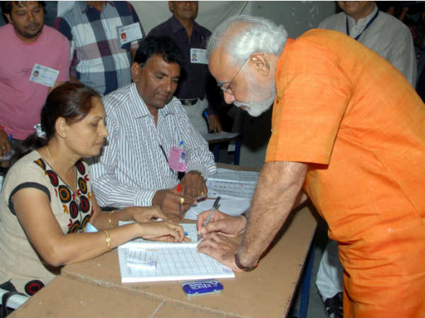 મતદાન કરવા પહોંચી રાજકીય સેલિબ્રિટીઝ