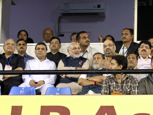 યુવીની આતશબાજી મોટેરા નિહાળી મોદીએ