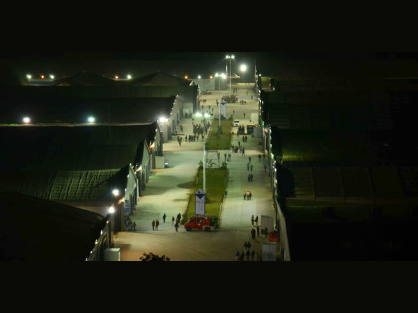 'વાઇબ્રન્ટ ગુજરાત સમિટ 2013'ની સજાવટ