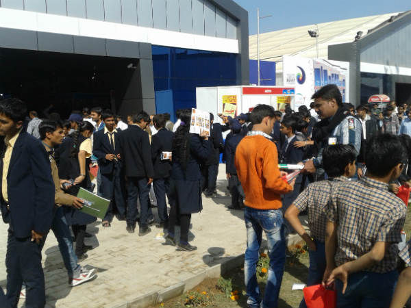 લોકોનો જોરદાર ઘસારો