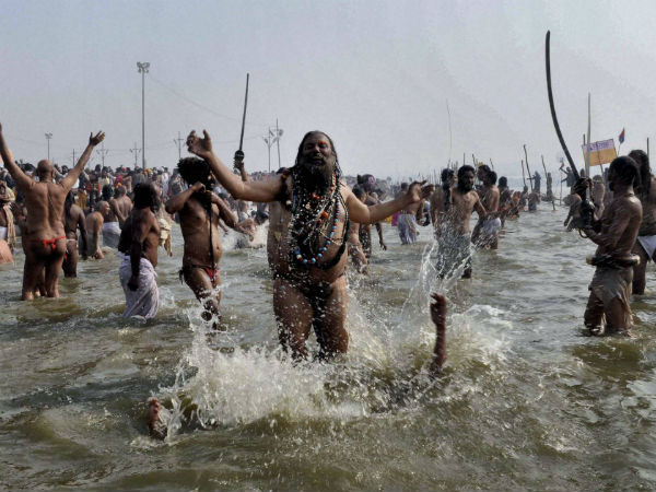 નાગા સાધુઓનં વિશેષ સ્નાન