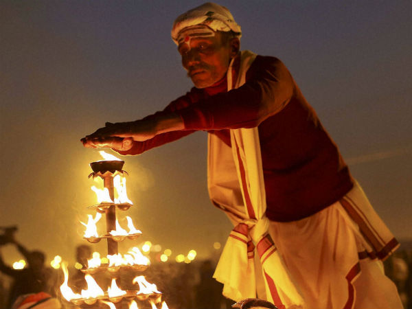સંગમ તટે આરતી
