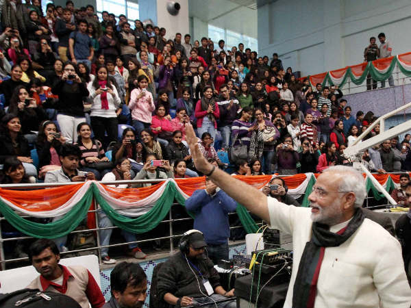 વિરોધની વચ્ચે મોદી પહોંચ્યા કોલેજ