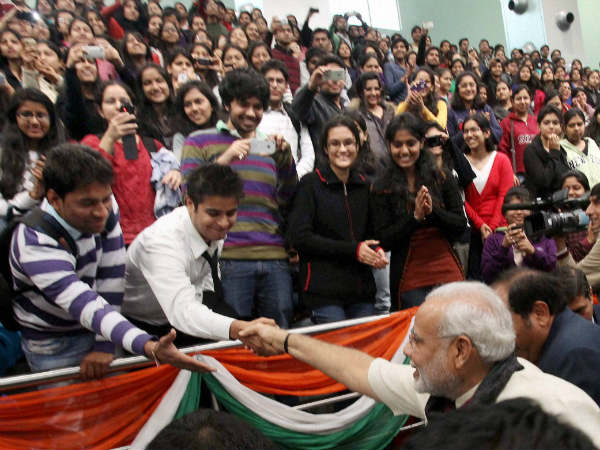 વિરોધની વચ્ચે મોદી પહોંચ્યા કોલેજ