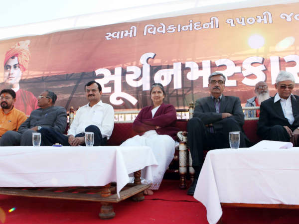 દેશમાં કરોડો બાળકોએ એકસાથે સૂર્યનમસ્કાર કરી સર્જ્યો વિક્રમ