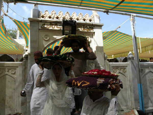 અજમેર શરીફ પહોંચ્યાં વીણા મલિક