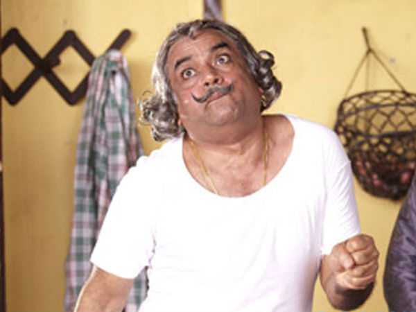 હિમ્મતવાલામાં પરેશની લાક્ષણિક મુદ્રાઓ