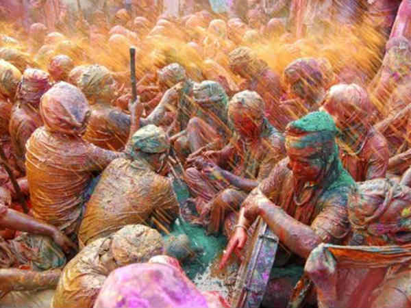 તસવીરોમાં : જુઓ ગુજરાત અને ભારતમાં કેવી રીતે ઉજવાય છે હોળી?