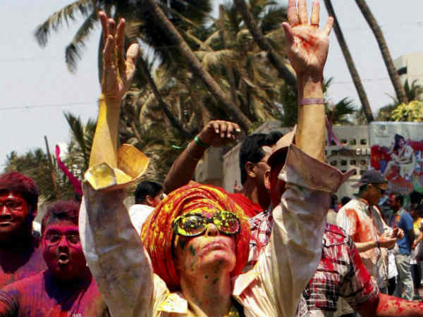 Pics : ભારતભરમાં રંગબેરંગી હોળીની ઉજવણી