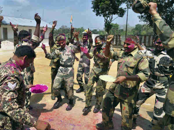 Pics : ભારતભરમાં રંગબેરંગી હોળીની ઉજવણી