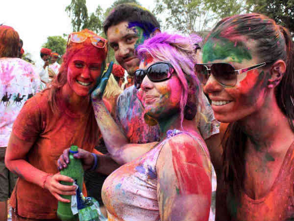 Pics : ભારતભરમાં રંગબેરંગી હોળીની ઉજવણી