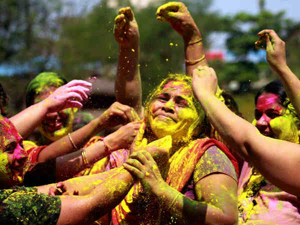 Pics : ભારતભરમાં રંગબેરંગી હોળીની ઉજવણી