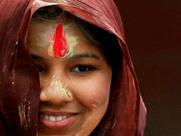 Pics : ભારતભરમાં રંગબેરંગી હોળીની ઉજવણી