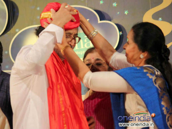 આશા ભોંસલે સન્માનિત