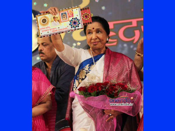 આશા ભોંસલે સન્માનિત