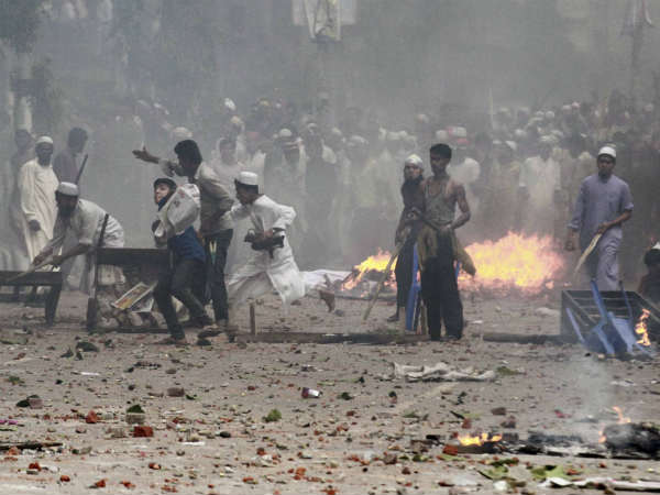 વડોદરામાં પત્થરમારો