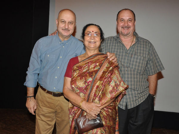 કુછ ભી હો સકતા હૈ નાટકનું 300મું મંચન