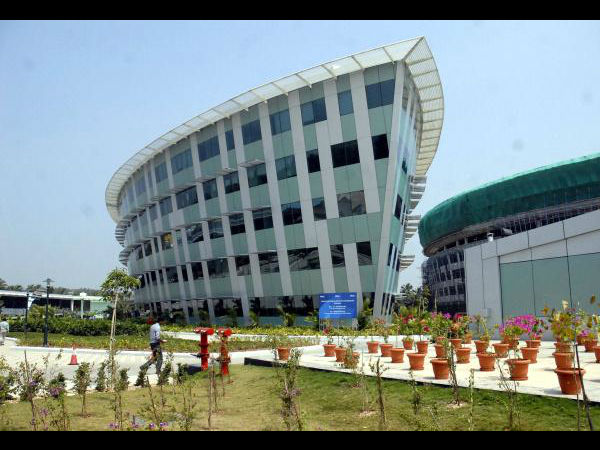 પહેલા બે વર્ષમાં કંપની પાસે એકપણ કોમ્પ્યુટર નહોતુ