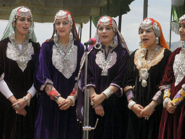 સમારોહમાં પરફોર્મ