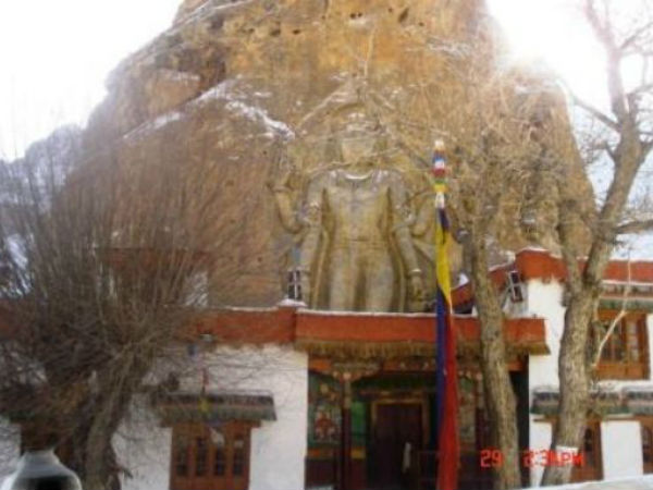 શ્રેષ્ઠ હિમાલયથી ઘેરાયલું સ્થળ કારગિલ