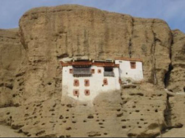 શ્રેષ્ઠ હિમાલયથી ઘેરાયલું સ્થળ કારગિલ