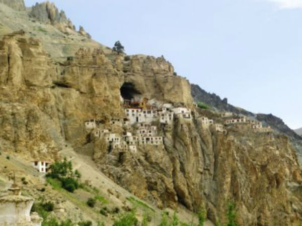 શ્રેષ્ઠ હિમાલયથી ઘેરાયલું સ્થળ કારગિલ