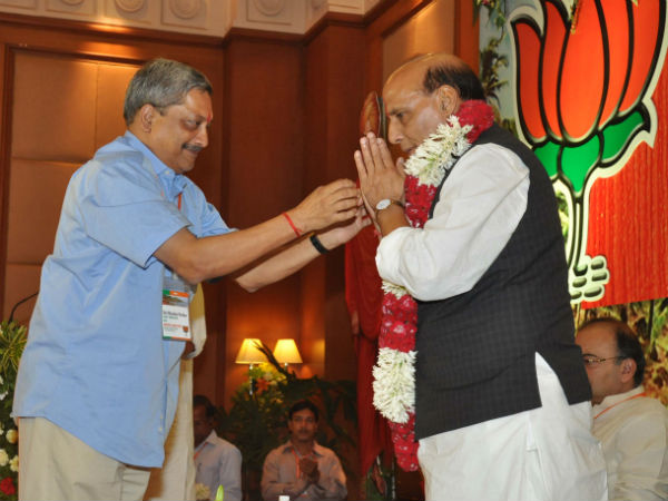 રાજનાથ સિંહનું અભિવાદન