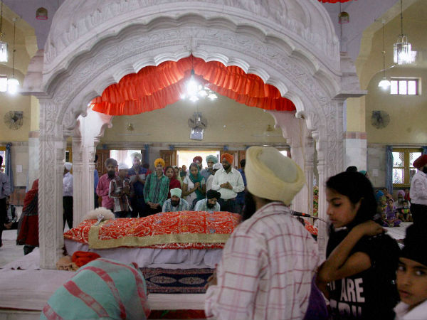 ગુરુદ્વારામાં પૂજા અર્ચના