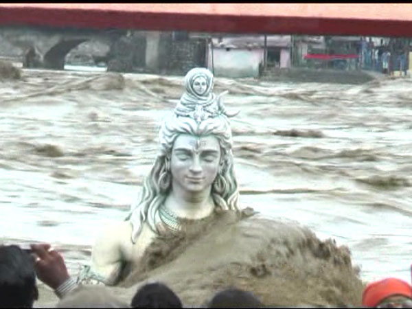 શિવ પ્રતિમાના ખભા સુધી પહોંચ્યુ પાણી