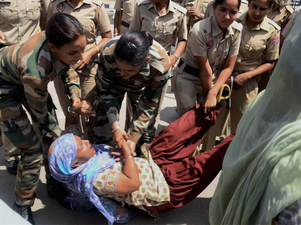 લાઇનમેન યુનિયન સાથે ટકરાવ