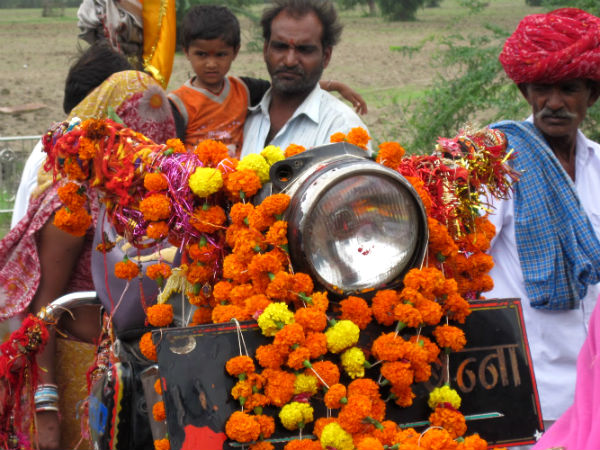આખરે લોકો આ બુલેટની શા માટે કરે છે પૂજા