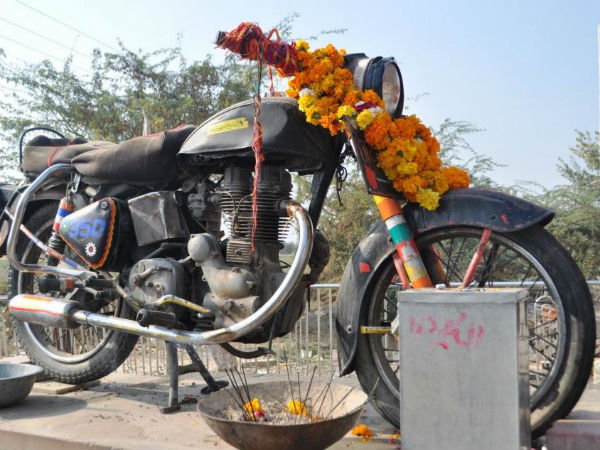 આજે પણ રાત્રે તેઓ આવે છે ઝાડ નીચે