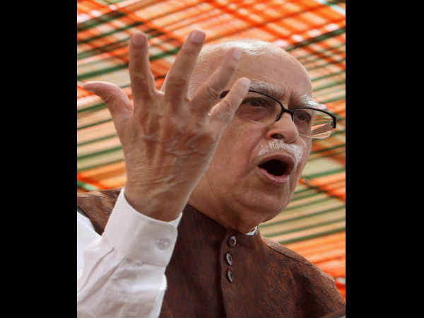 પોસ્ટરમાં સાંસદ અડવાણી લાપતા