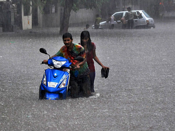 ગુજરાતમાં સતત વરસાદથી સ્થિતિ વણસી