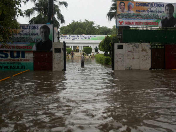 રસ્તા પર પાણી ભરાયા