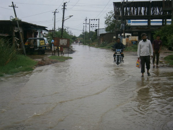 અનેક સ્થળોએ પાણી ભરાયા