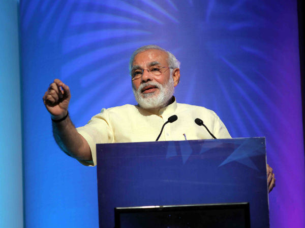 દેશદ્રોહી તરીકે ફટકાર