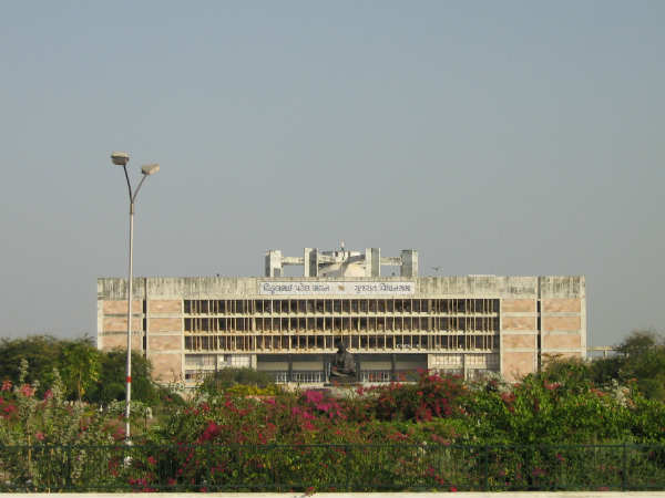 ડૉ.જીવરાજ મહેતા ભવન