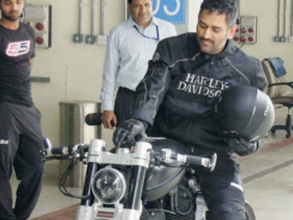 ધોની હાલ રજા પર