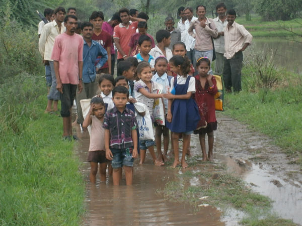 અનેક સ્થળોએ પાણી ભરાયા