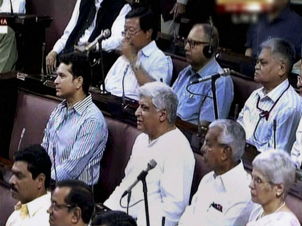એક સભ્યએ સચિનનો મોબાઇલ નંબર પણ લીધો