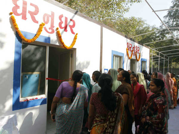 મહિલાઓની મુલાકાત