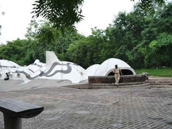 અમદાવાદની ગુફામાં VHPએ તોડફોડ કરી
