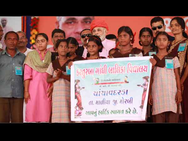 શાળાના બાળકો મળ્યા મોદીને