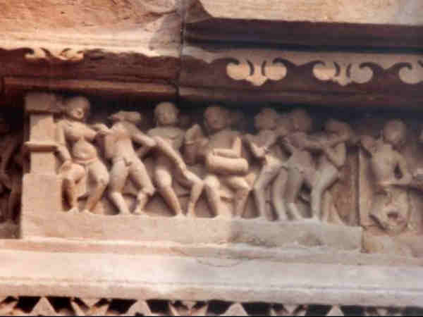 નર્તકોની પંક્તિ