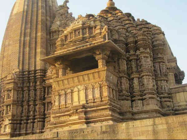 ખજુરાહોમાં વામન મંદિર