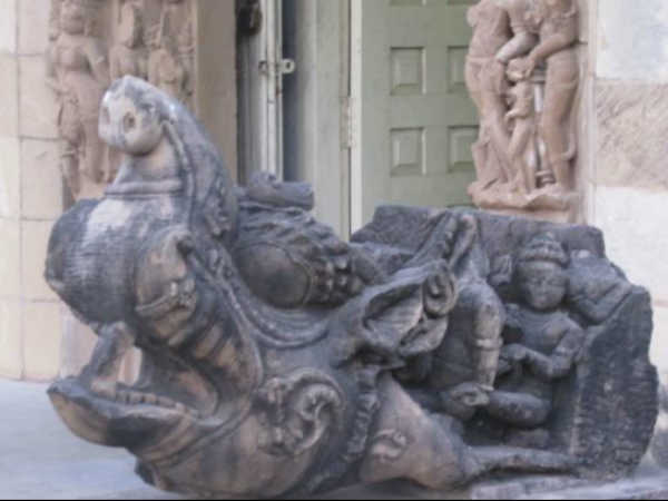 મકરની મૂર્તિકળા